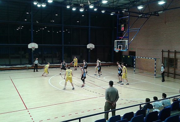 Wygrywamy w Katowicach ze wzmocnioną 2-ligowymi zawodnikami drużyną Mickiewicza. 