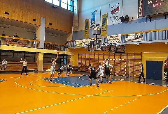 Przegrana w pierwszym meczu z MOSM Tychy
